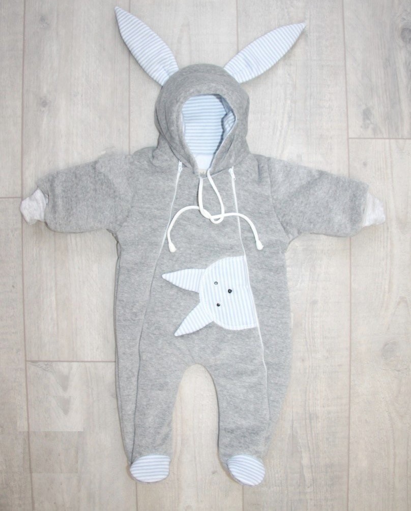 

Велюровый утепленный комбинезон для малышей Little Bunny 62 серый с голубым