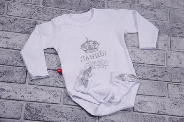 

Нарядный костюмчик с именем (любое имя) 56-80 белый с серебром