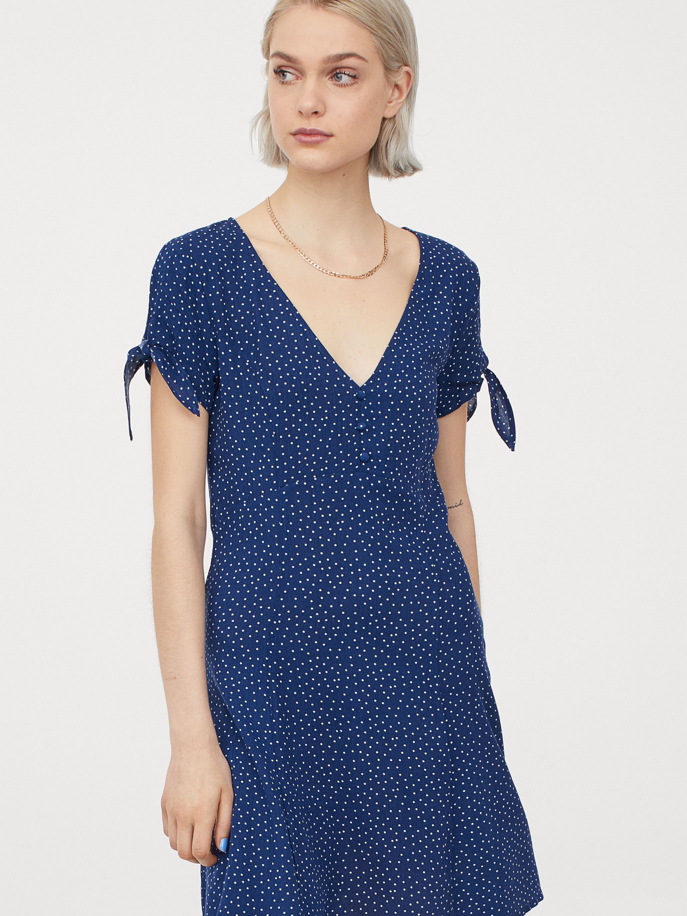 

Платье H&M 01-0714803-0  Синее (СА2000001586631, Платье H&M 01-0714803-0 40 Синее (СА2000001586631)
