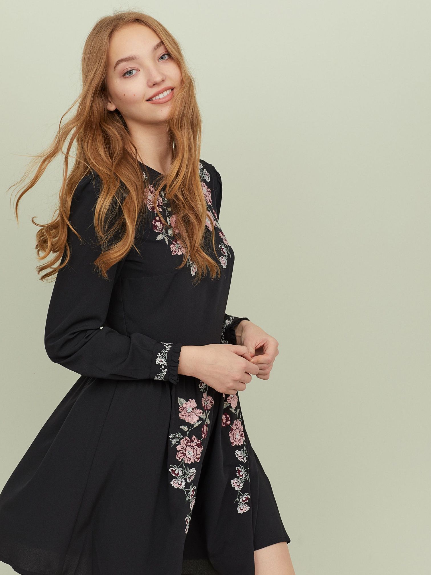 

Платье H&M 0709007-9 38 Черное (СА2000001616734)