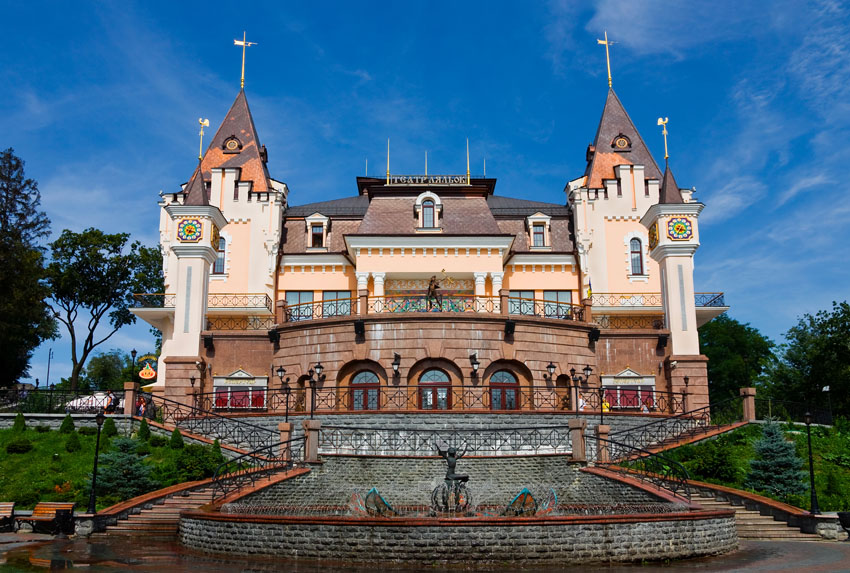 

Фотообои Динго Киев Театр Детский Юный №2886v