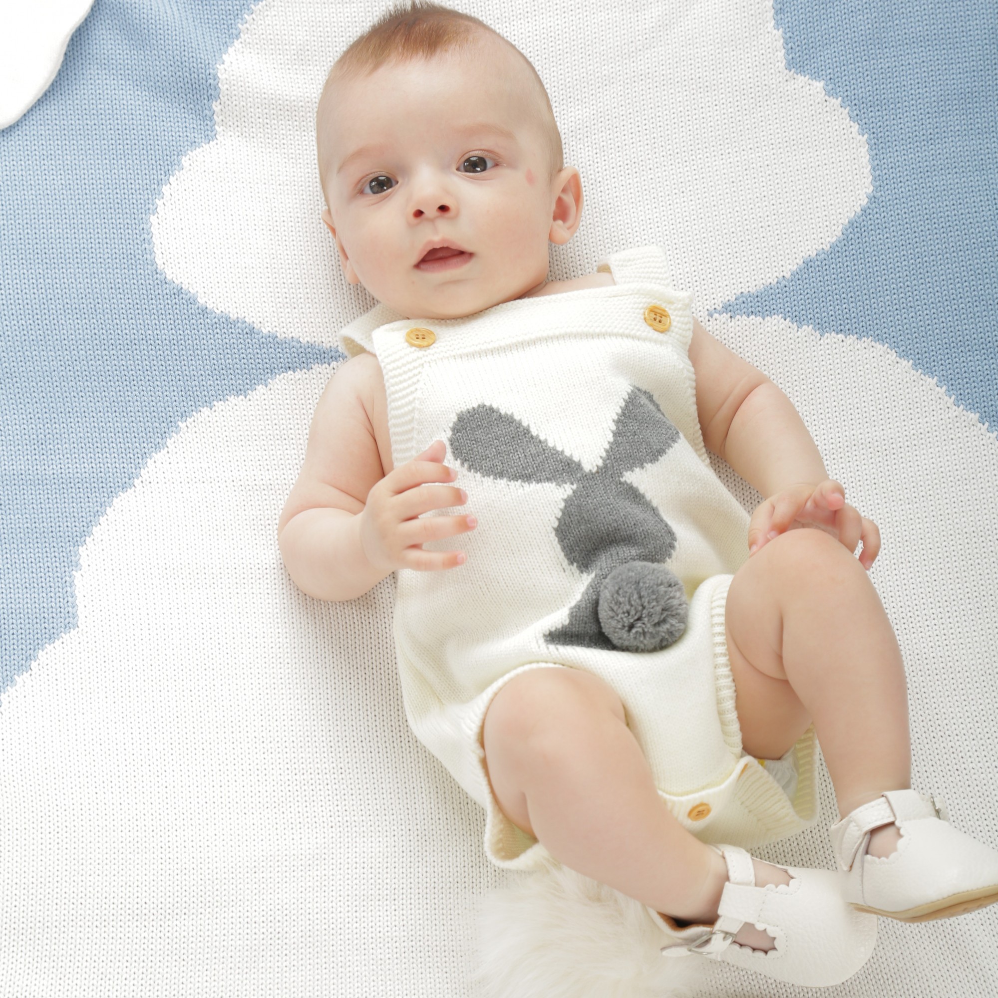 

Боди вязаное Cathery Baby Store Bunny белого цвета с зайчиком размером 0-6 мес.