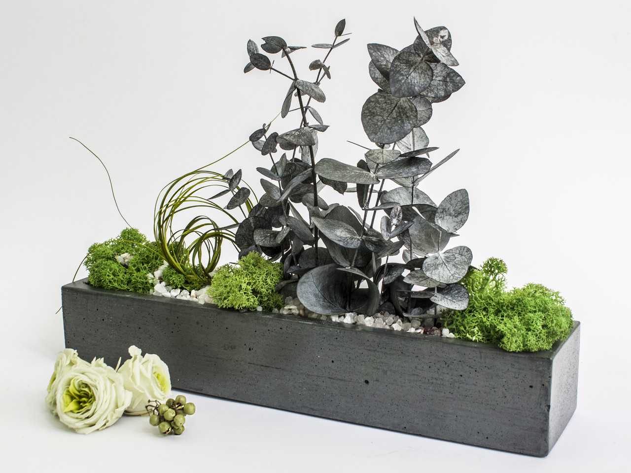 

Композиция Artis Green эвкалипт в сером бетонном кашпо S78