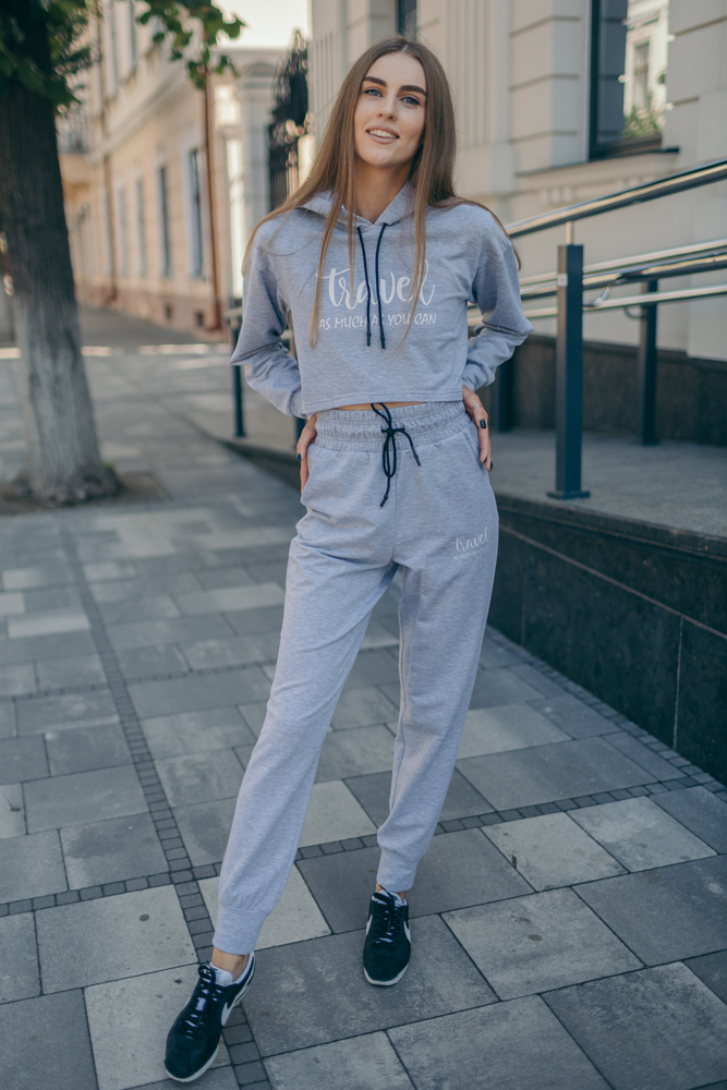 

Спортивний костюм ODIS 650 38 р. Сірий з білими надписами ( FB2745OS)