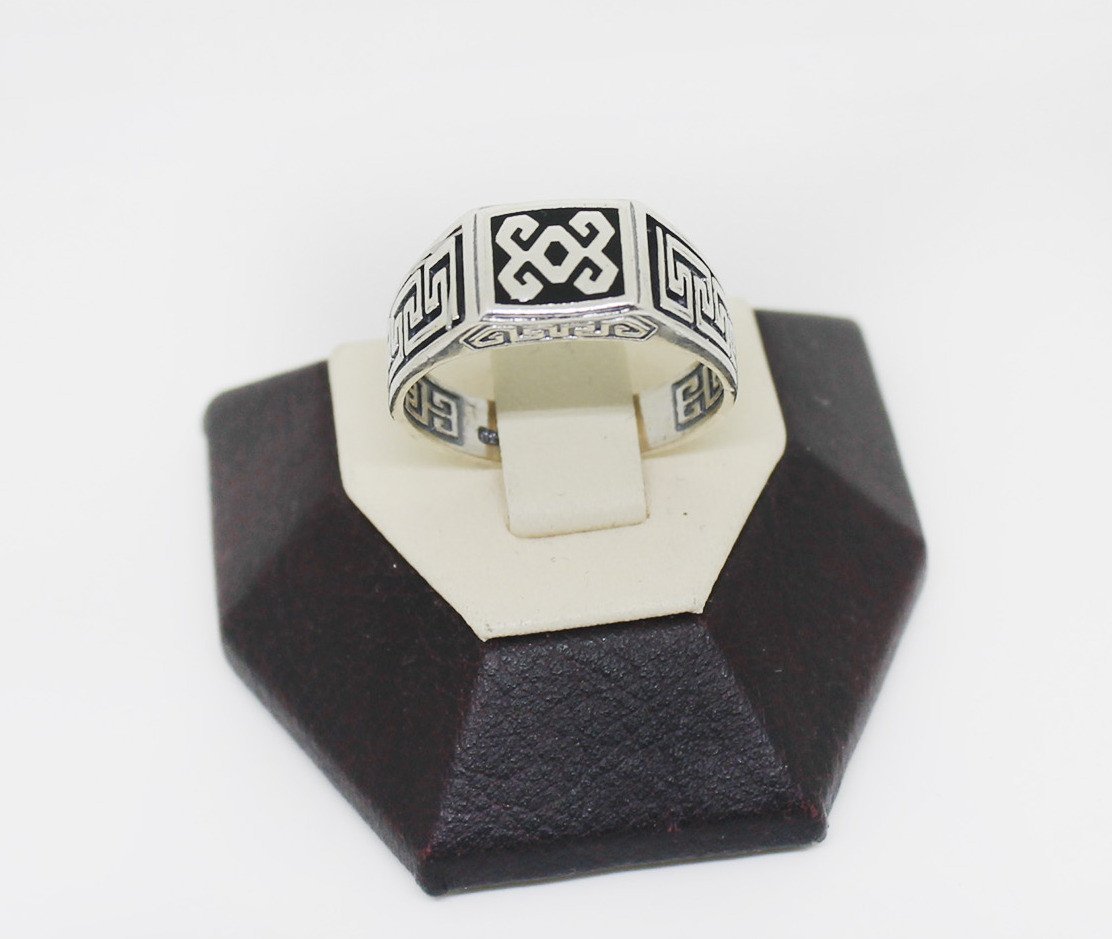 

Кольцо серебряное с эмалью 18 6,38 г