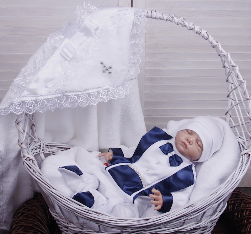 

Крестильный набор для мальчика (крыжма, костюм и шапочка) Маленький принц бело-синий