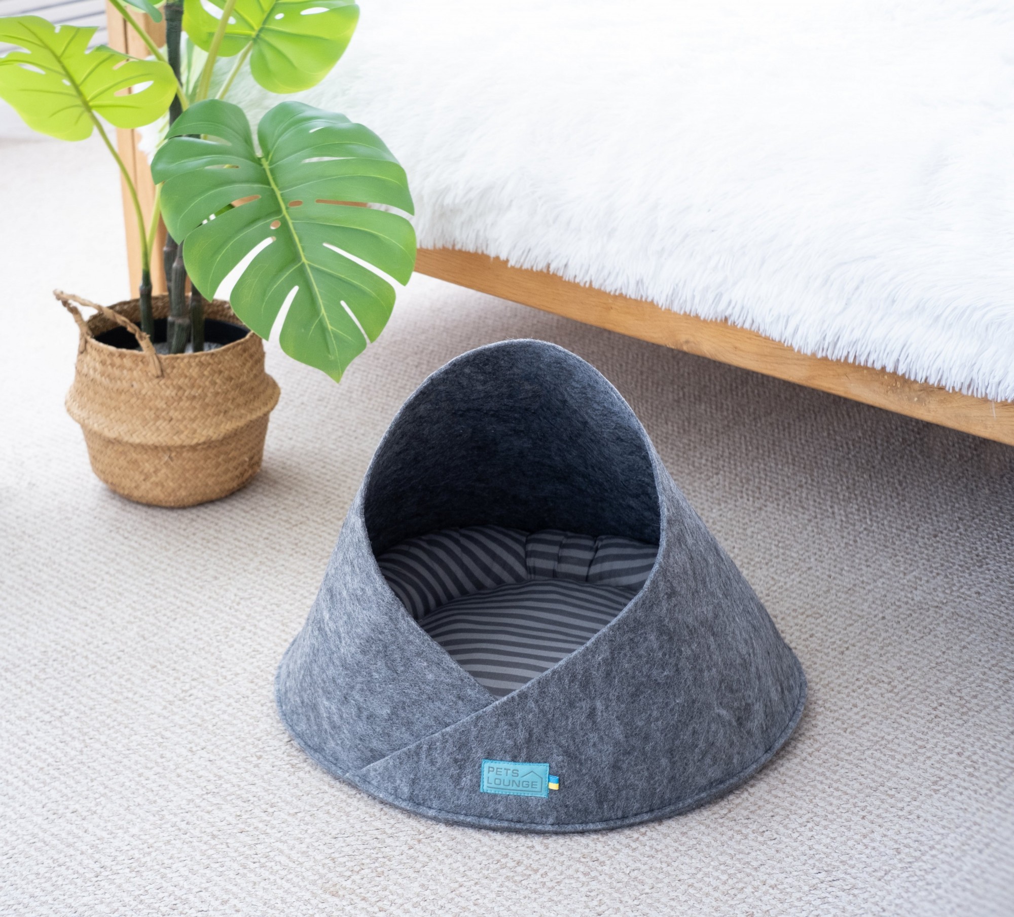 

Лежак из войлока для котов и собак Pets Lounge Cave Gray, 45 см