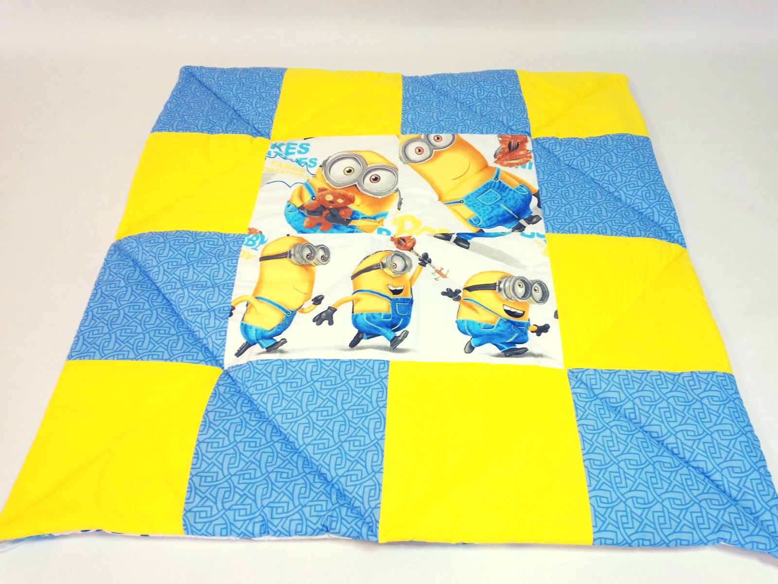 

Коврик игровой детский для вигвама Lira Textile стеганый "Миньоны" 115*115 см