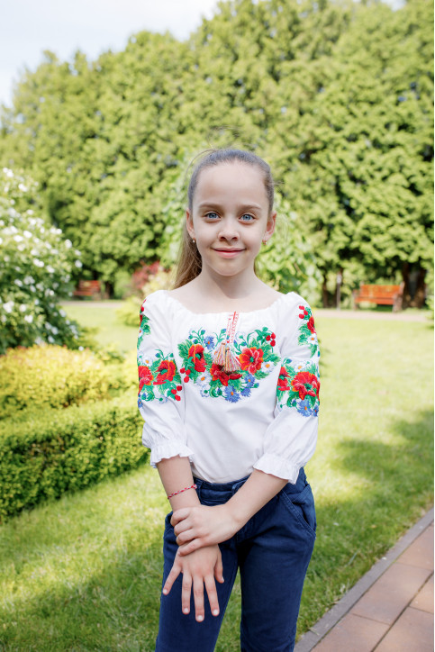 

Вишиванка для дівчинки Галичанка Василинка бязь біла квіти 152