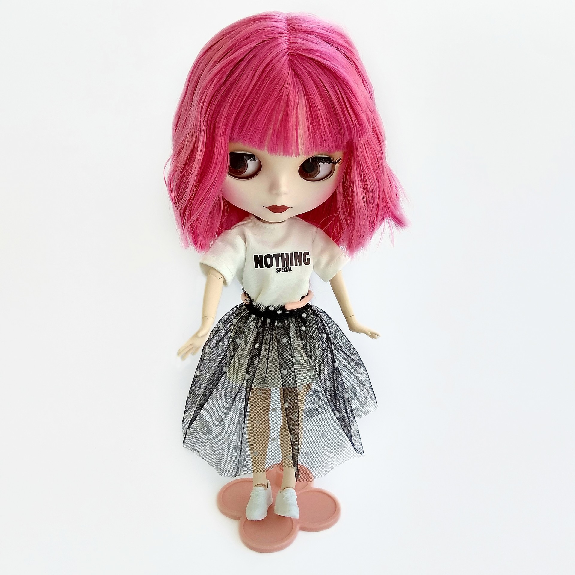 

Кукла Блайз TBL с ярко-розовыми волосами каре в стильной подарочной упаковке, рост 30 см. (9003-100950403)