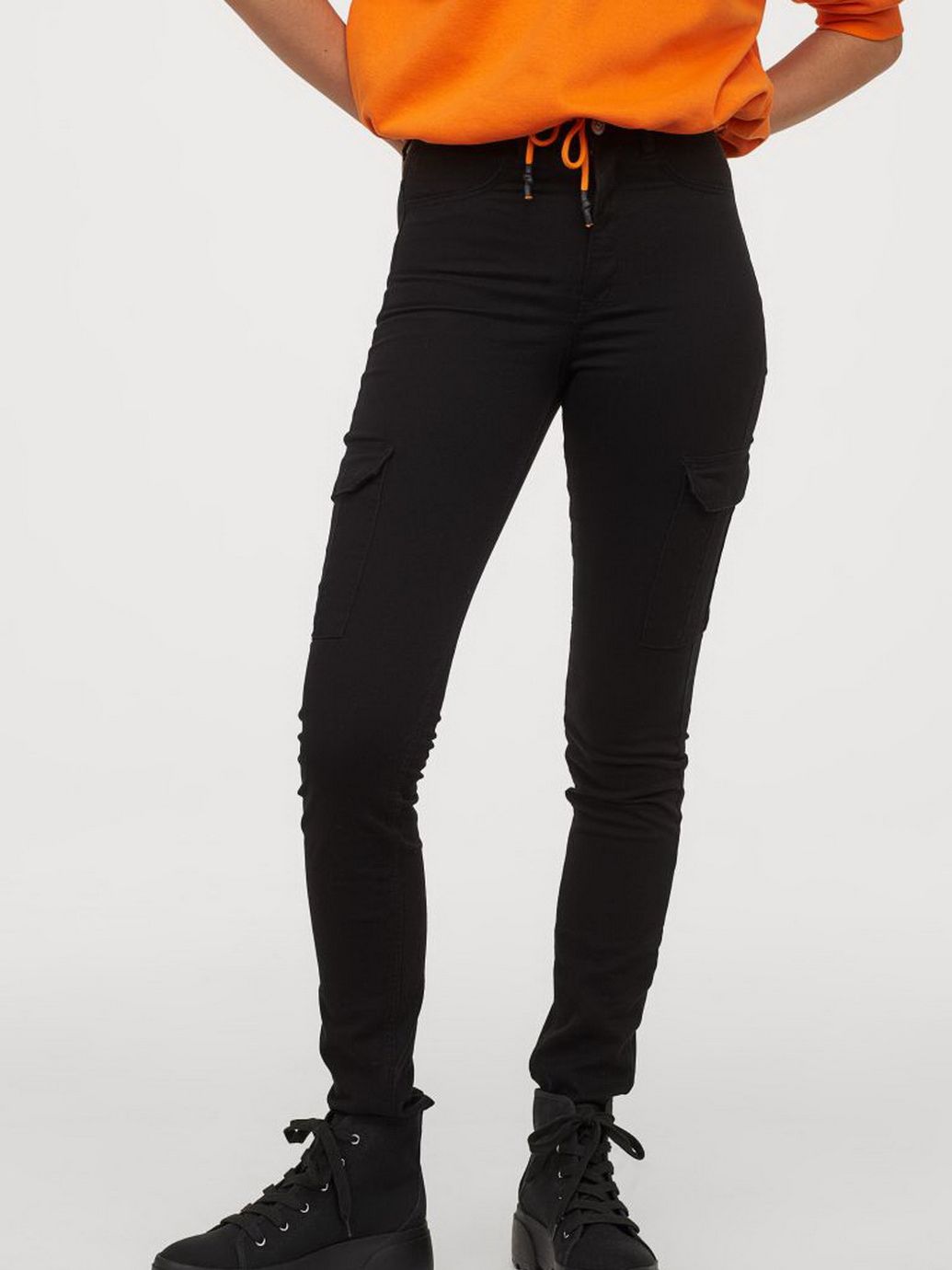 

Брюки H&M Divided 05-0719530-1  Черные (СА2000001646137, Брюки H&M Divided 05-0719530-1 42 Черные (СА2000001646137)