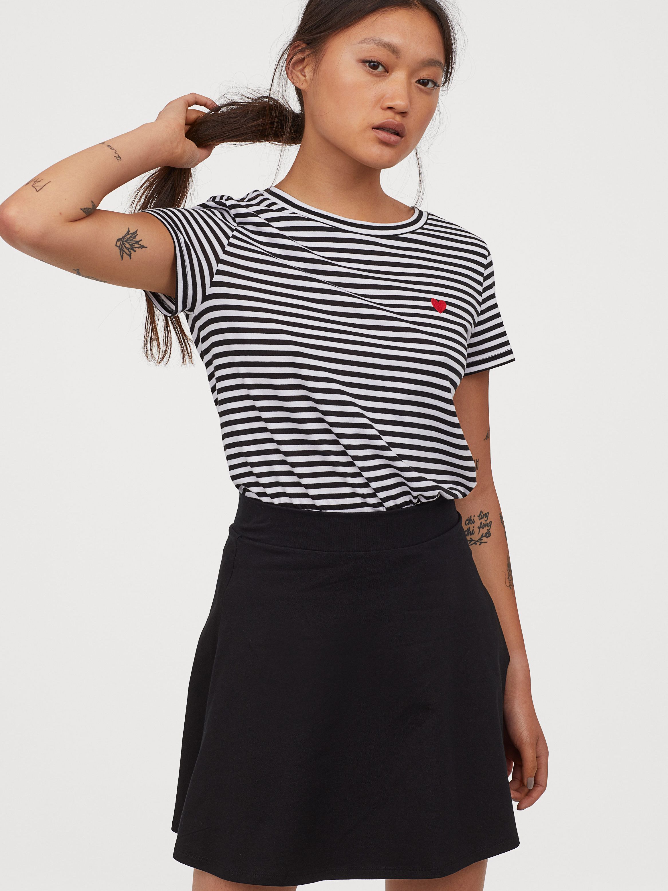 

Юбка H&M Divided 01-0189626-9 S Черная (СА2000001552216)
