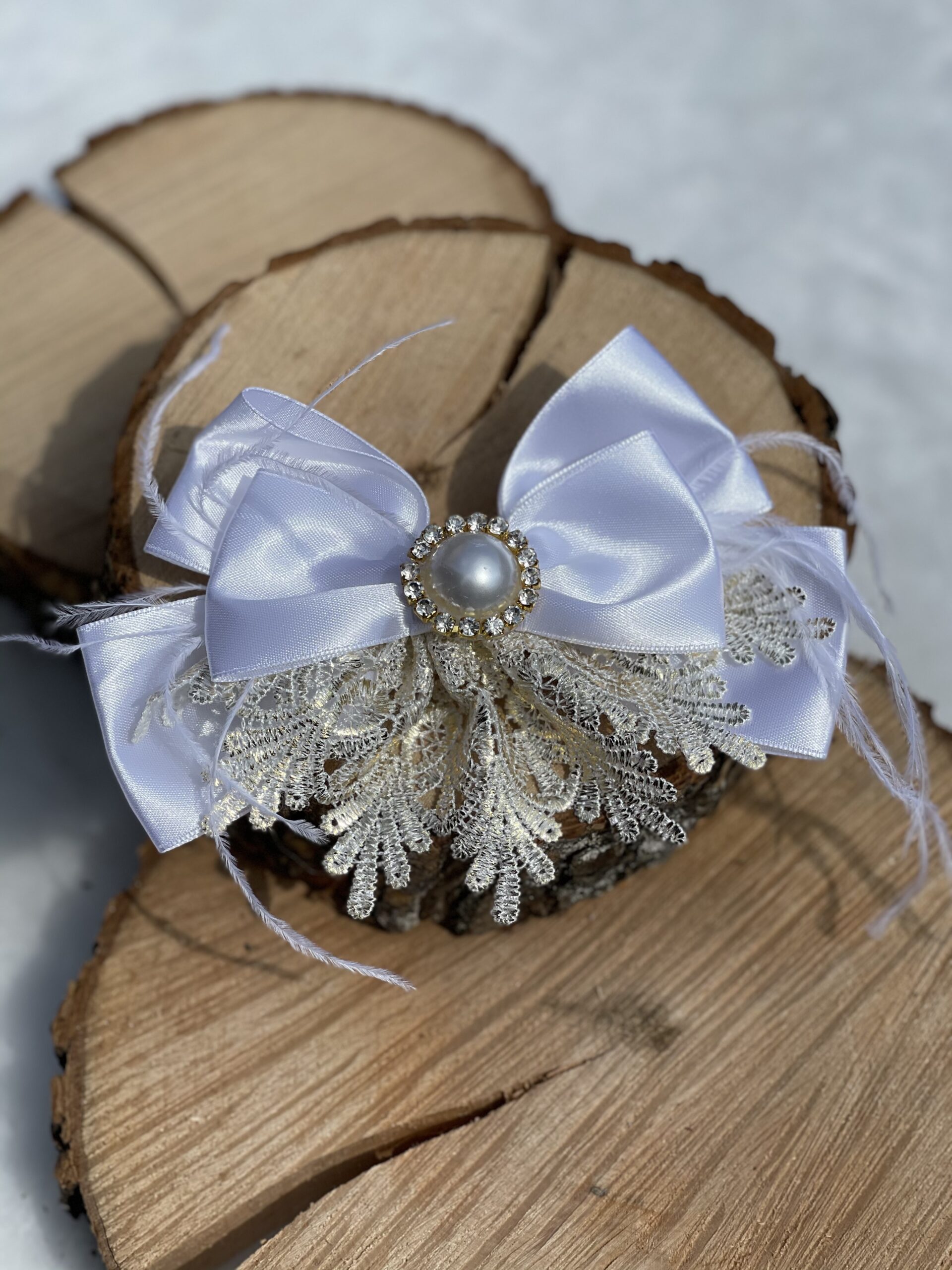 

Елочное украшение Lily Decor Бант с золотой прошвой и брошью 1.30.9
