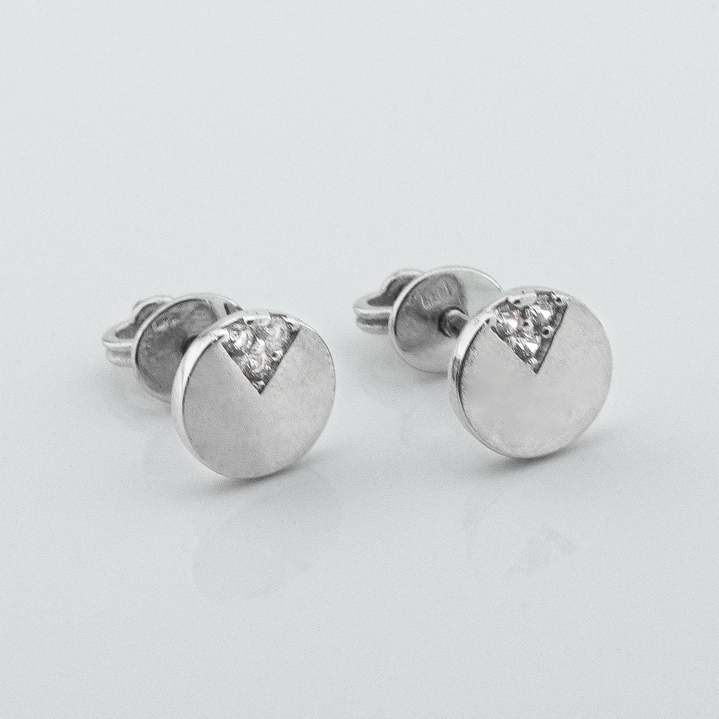 

Серьги-гвоздики Кружочки в белом золоте c121766 Диамант