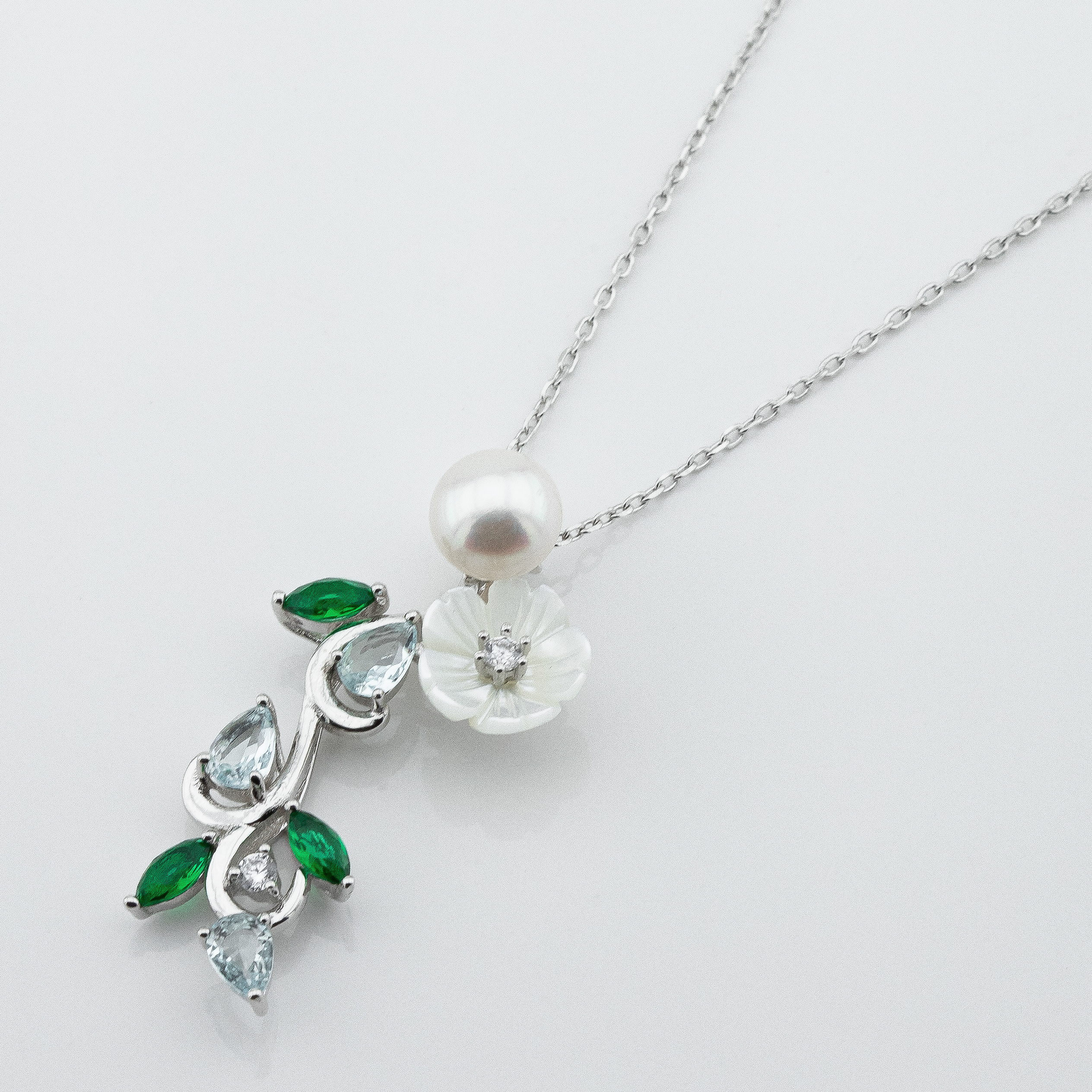 

Серебряное колье Цветы ko14629 Диамант, 45 размер