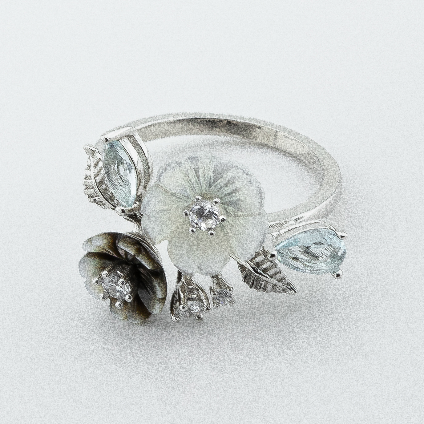 

Серебряное кольцо Цветы k111753 Диамант, 17,5 размер