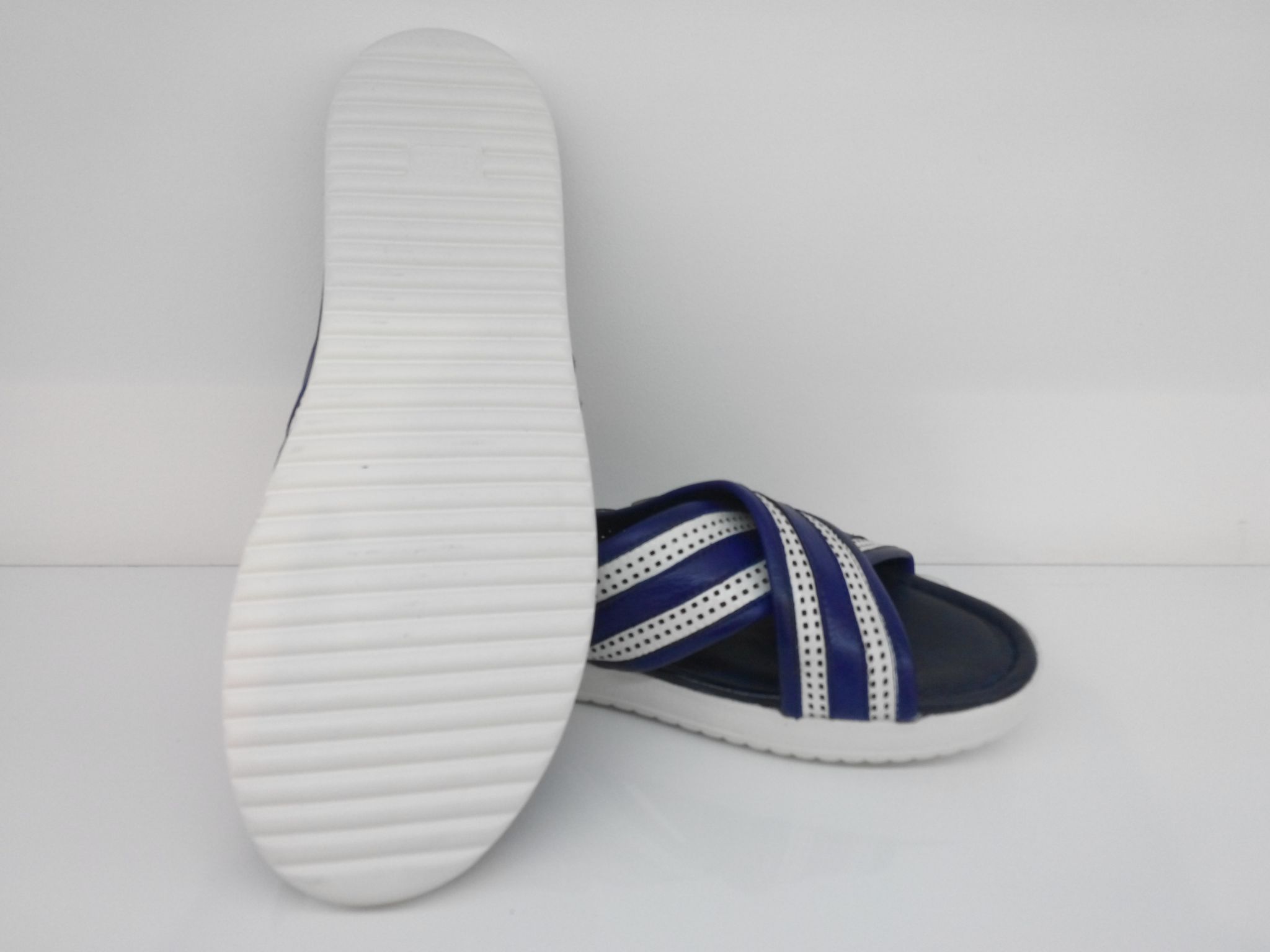 

Шльопанці Etor 630-132-578 білий+синій, 45