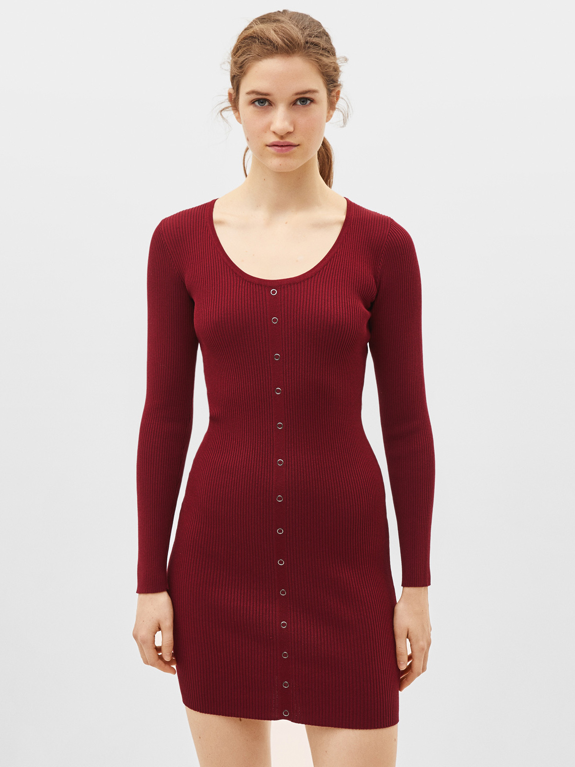 

Платье Bershka 00670645605 S Бордовое