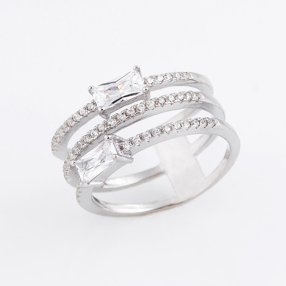 

Серебряное кольцо с фианитами 111842 Оникс 17.5