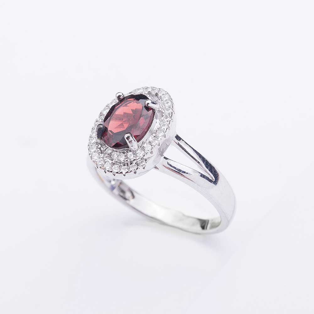 

Серебряное кольцо с фианитами 111531 Оникс 16