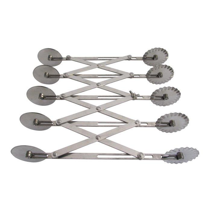 

Профессиональная кондитерская тесторезка 2ух. Сторо. с 5 рефлёными гладкими лезвиями