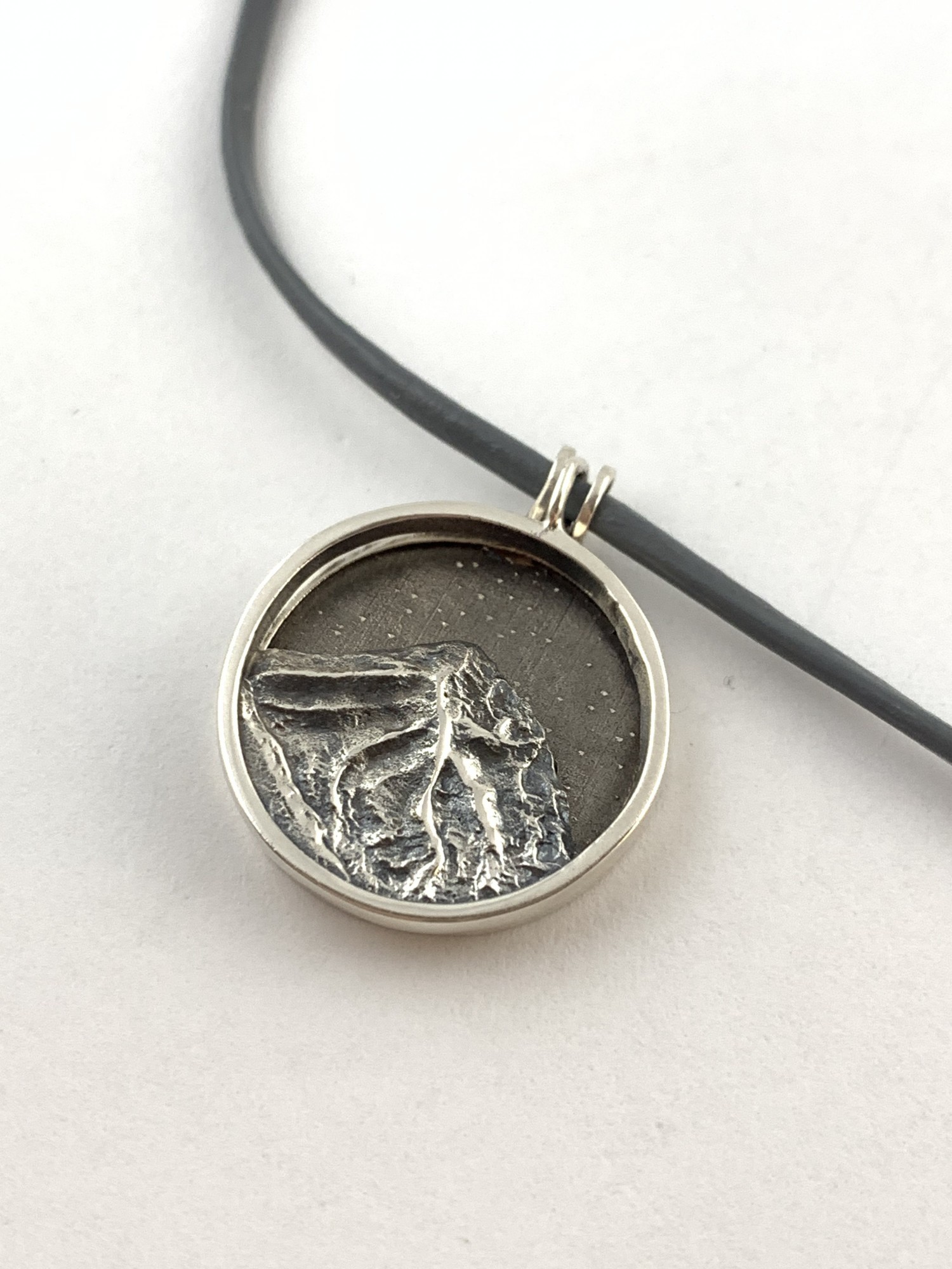 

Серебряный двойной кулон Travel jewelry Эверест 925° с чернением