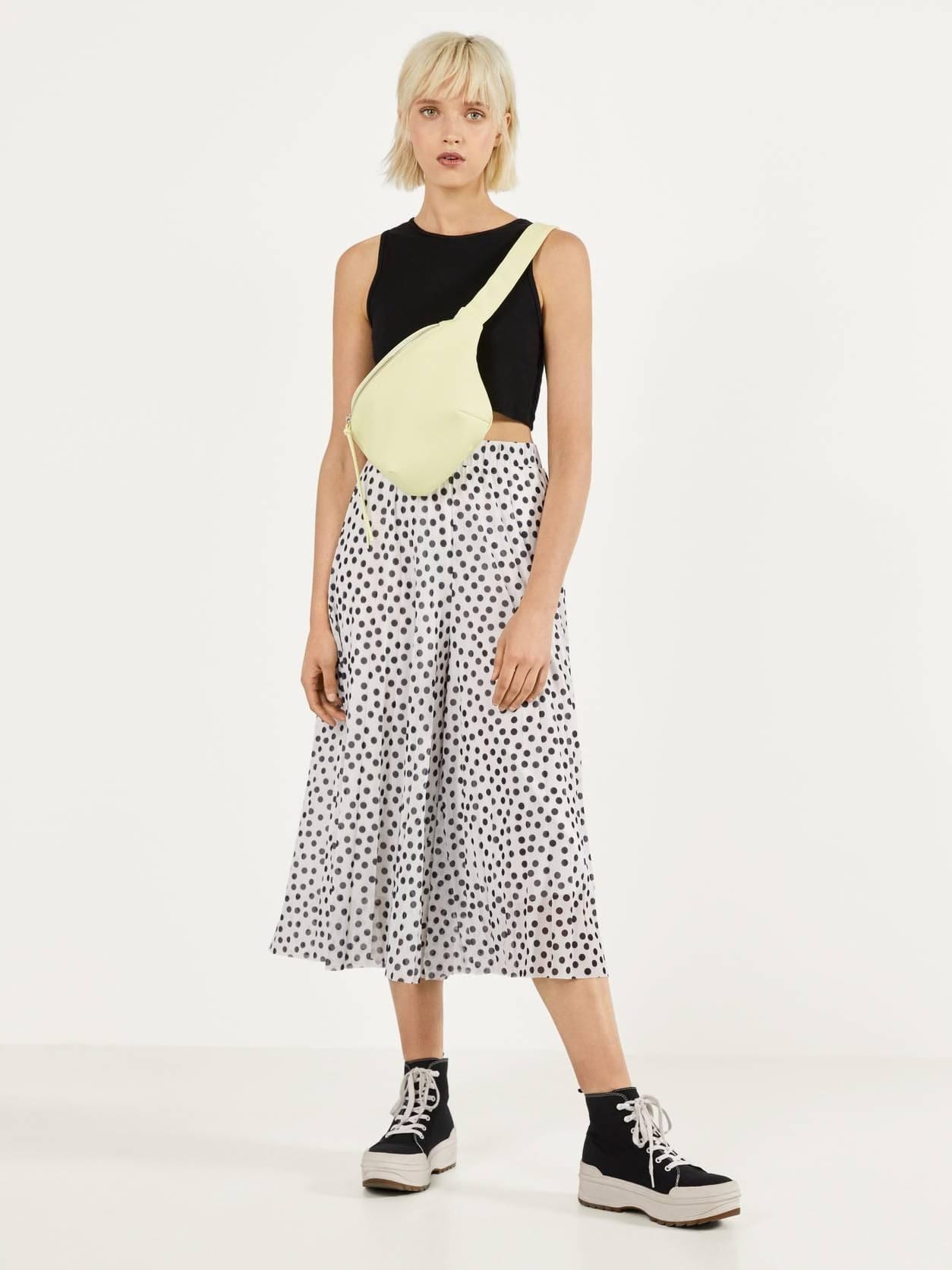 

Штаны Bershka S белый 4820227781019