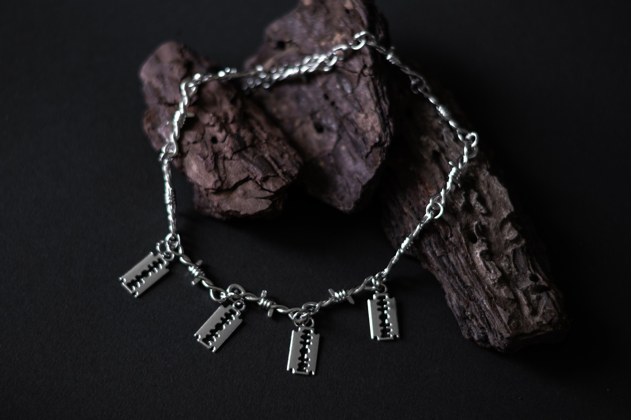 

Цепочка колючая проволока с лезвиями от Chains Factory
