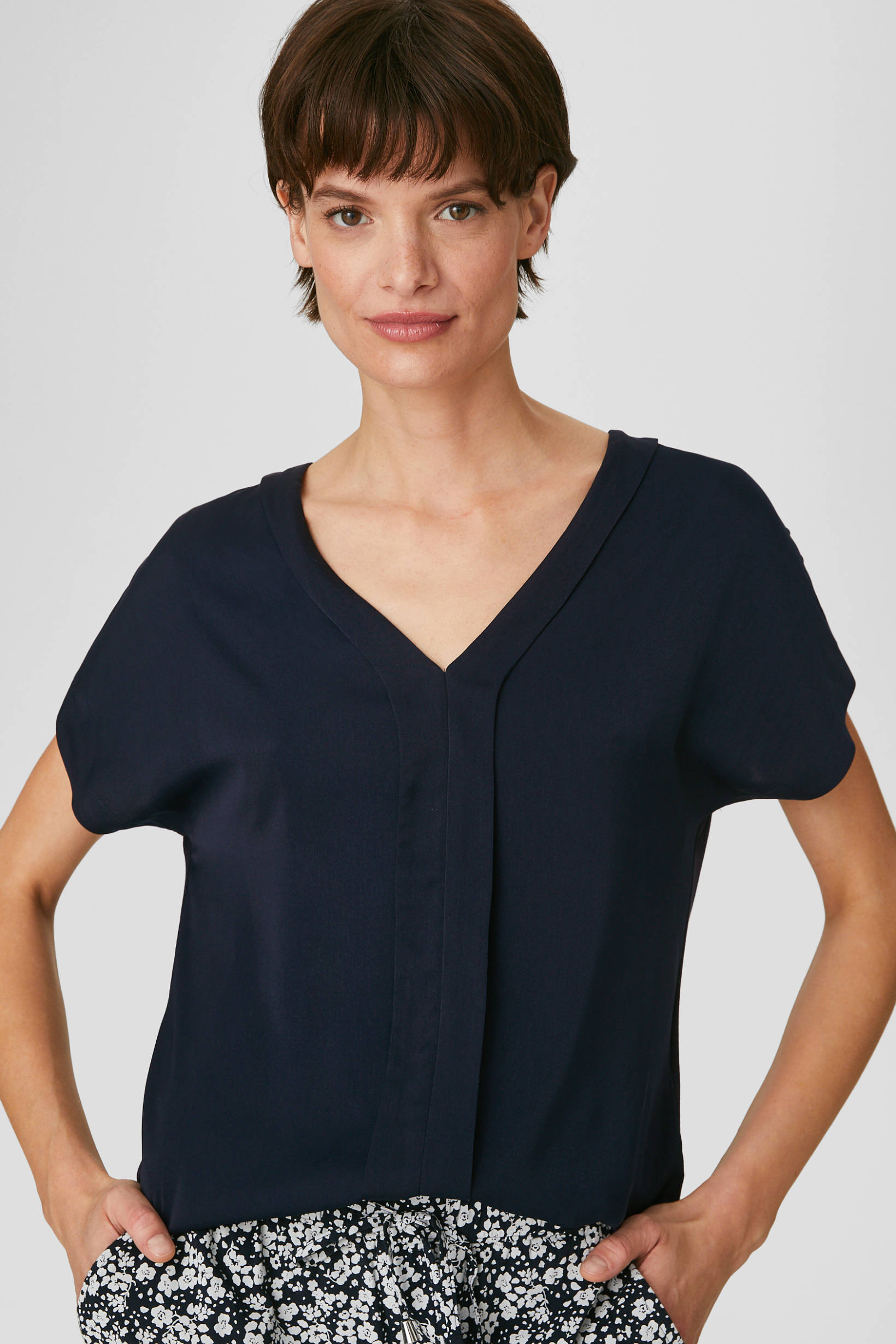 

Блуза C&A  Темно-синий 2118816_т.син_01, Блуза C&A 40 Темно-синий 2118816_т.син_01