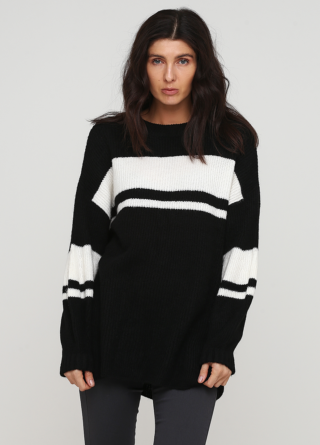 

Джемпер H&M S Черный 0627379_бел.пол.
