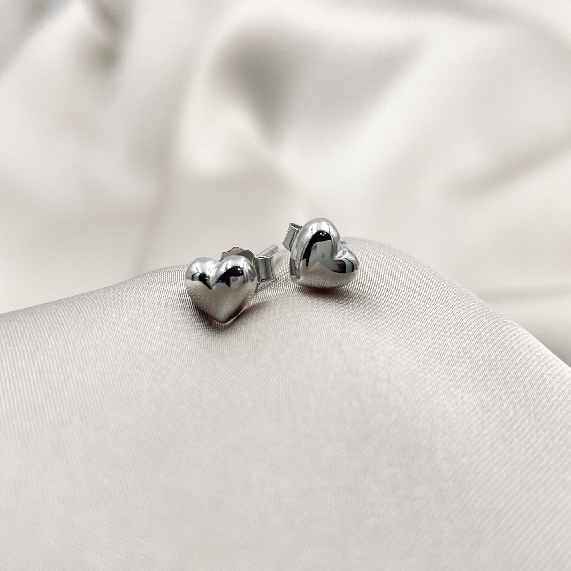 

Сережки гвоздики із срібла 925 проби Love Top Silver 1.18 г 00014