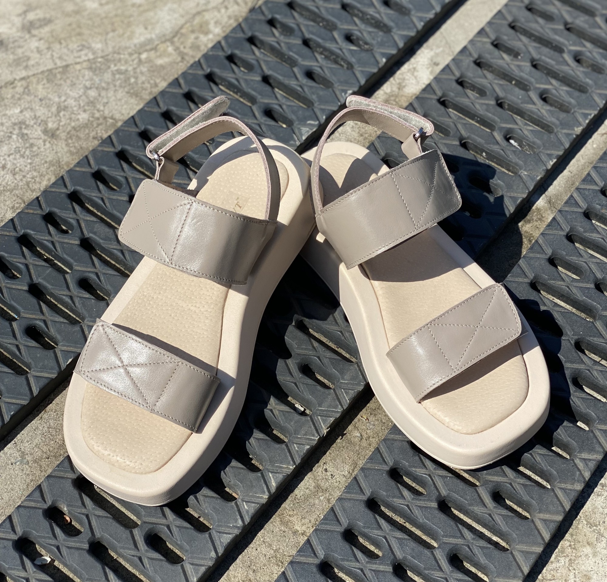 

Сандалии женские спортивные M.KraFVT 0106 бежевые летние натуральные кожаные на платформе 41 размер 26.5 см (1391)