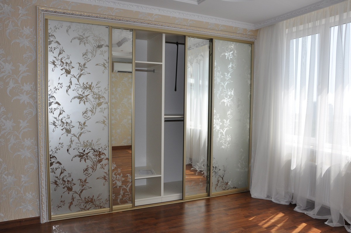

Двери раздвижные для шкафа-купе 2157*460 с пескоструйным рисунком