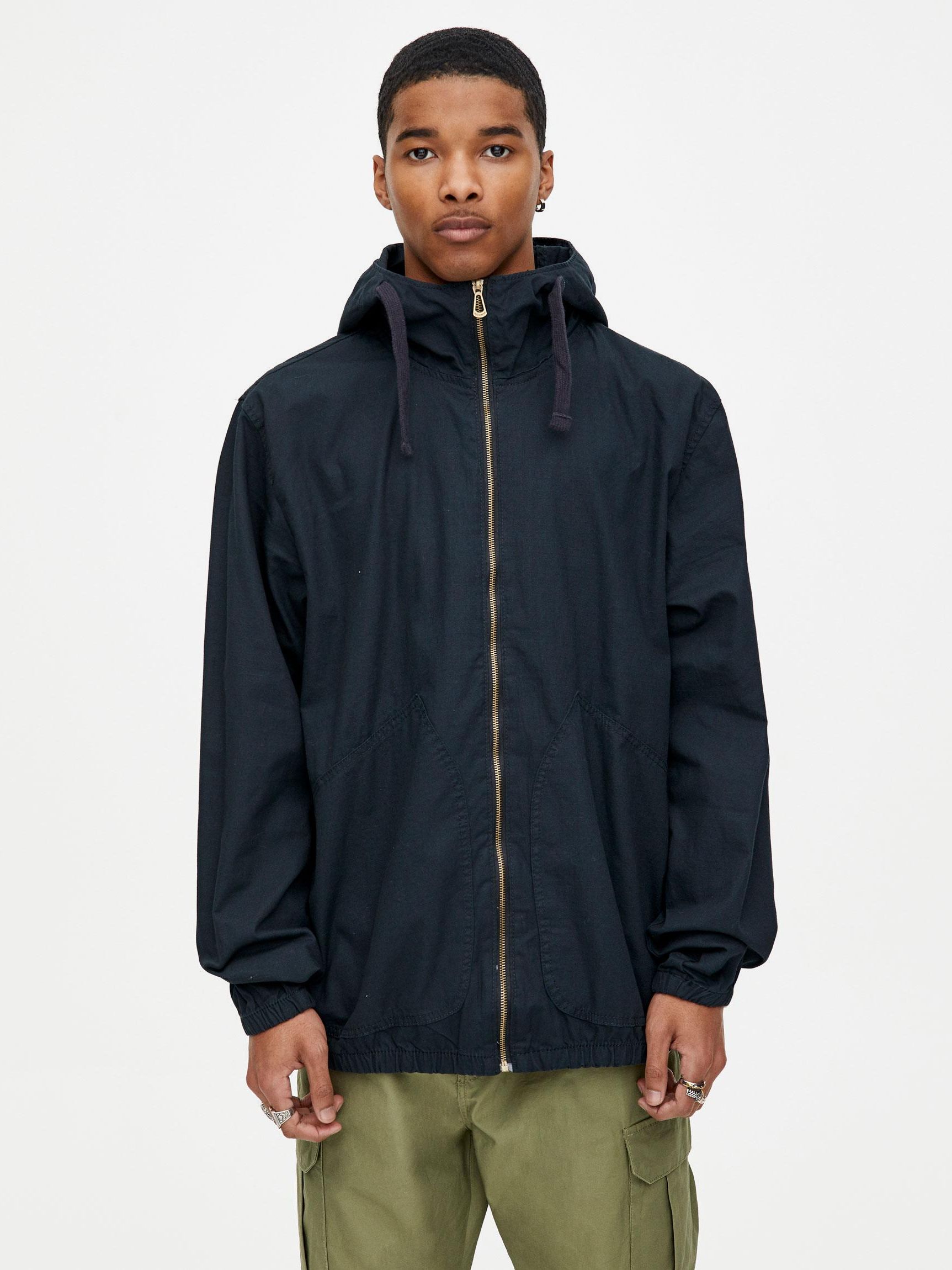 

Ветровка Pull & Bear 5715/505/401-AAQJ L Черная