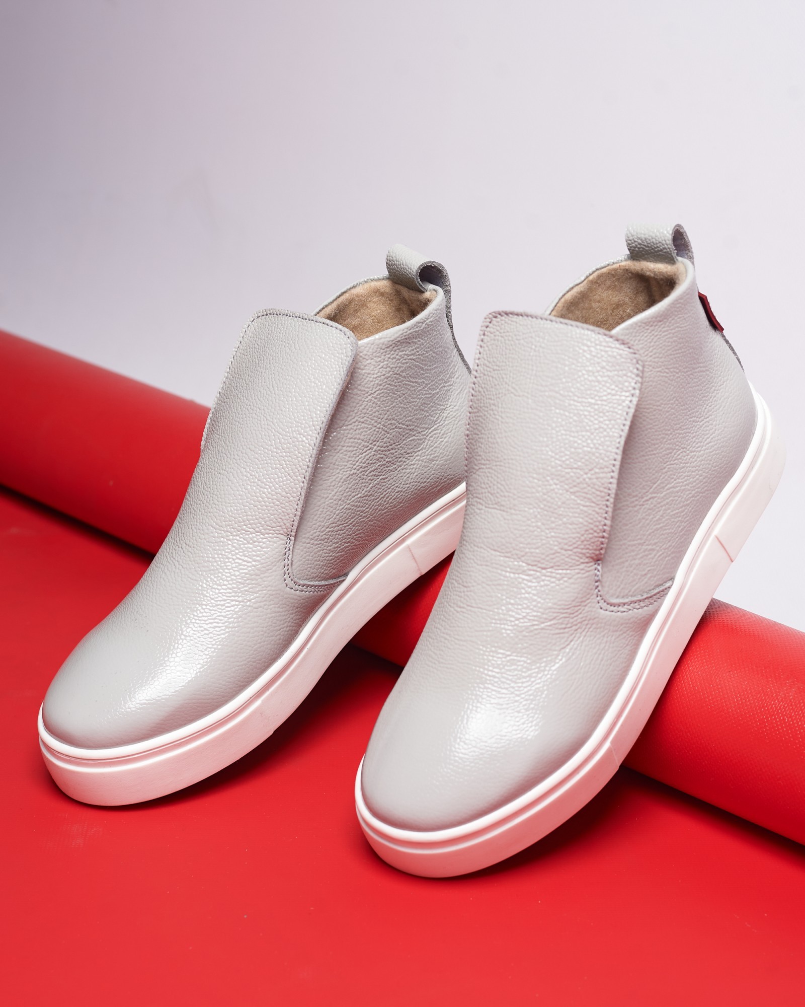 

Кожаные ботинки PADUCHINI ANKLE SLIP с лаковым напылением 32 21см. Серые на белой подошве