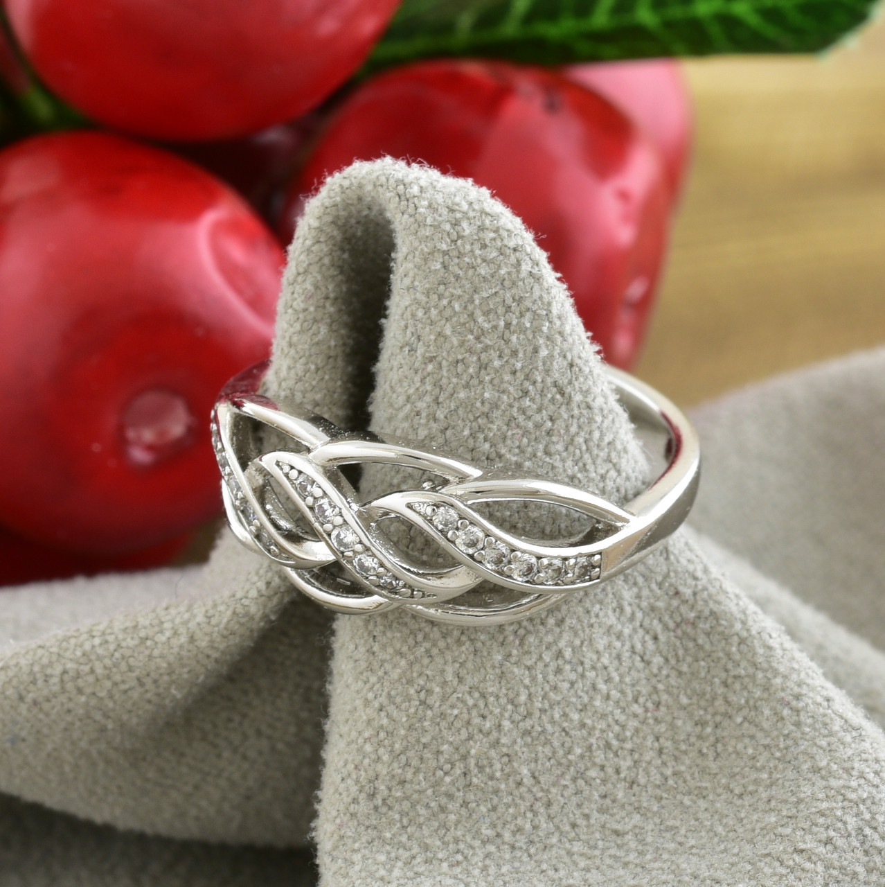 

Кольцо Xuping 14465 ширина 7 мм белые фианиты позолота Белое Золото19