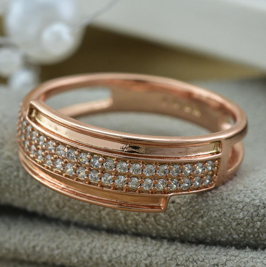 

Кольцо Xuping 15222 ширина 6 мм белые фианиты позолота РО17