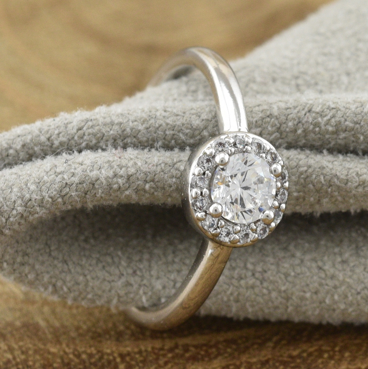 

Каблучка Xuping дитяча 15177 ширина 6 мм білі фіаніти позолота Біле Золото12