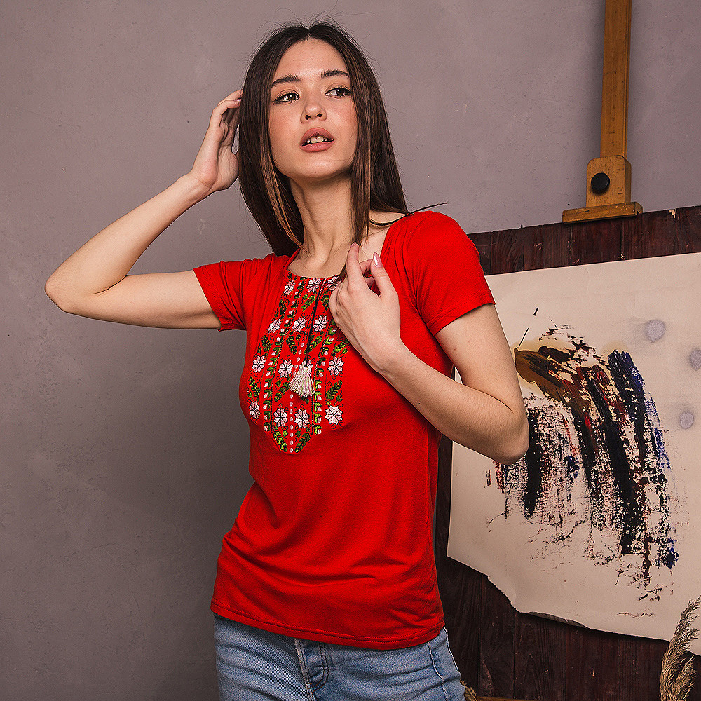 

Вышиванка женская Moderika Floral красного цвета L