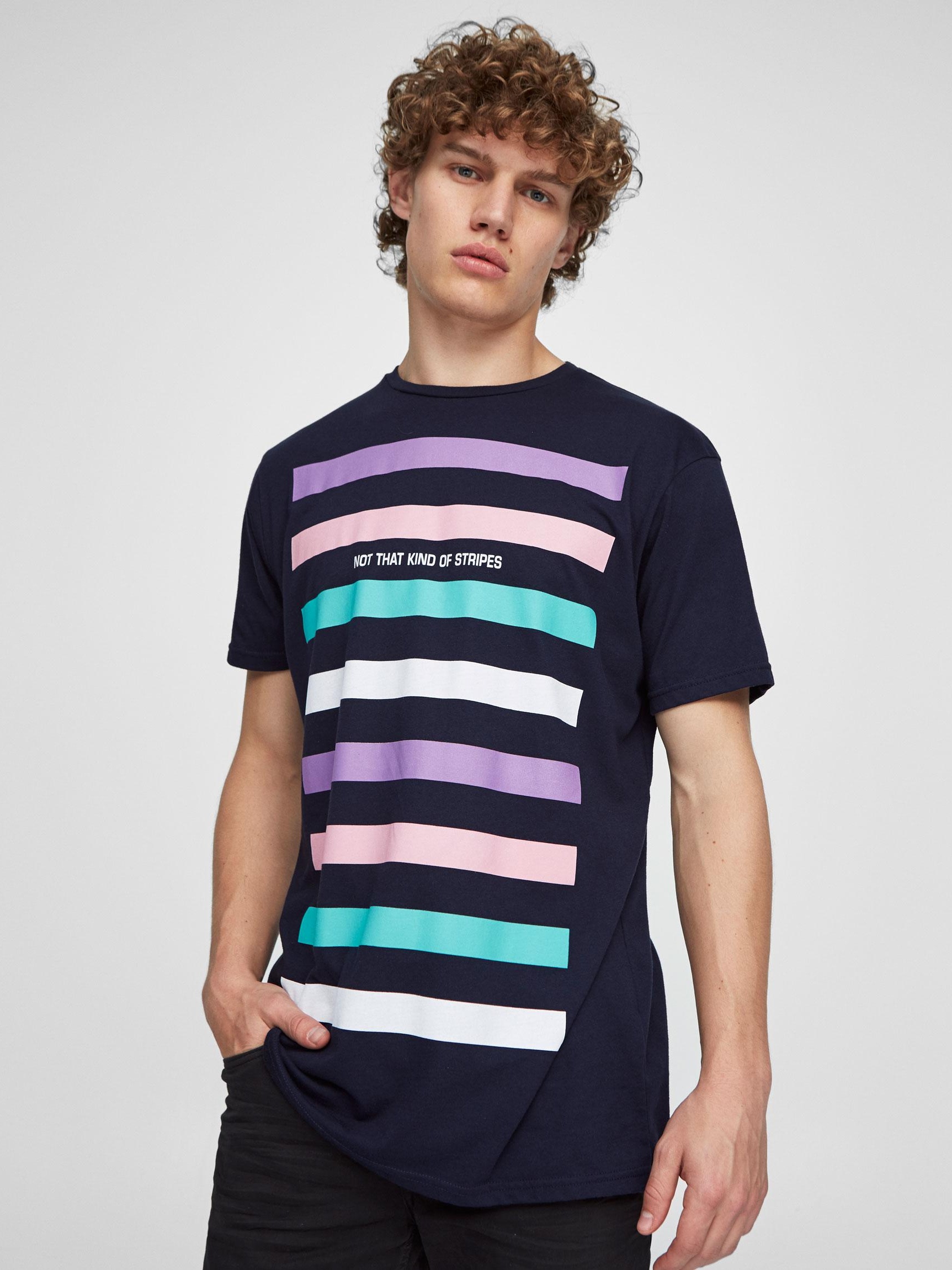 

Футболка Pull & Bear 9235/502/401-ACSJ L Темно-синяя с принтом