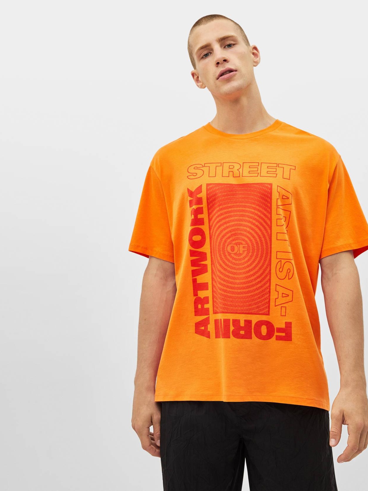 

Футболка Bershka 2413/538/615-ABAH XS Оранжевая с принтом