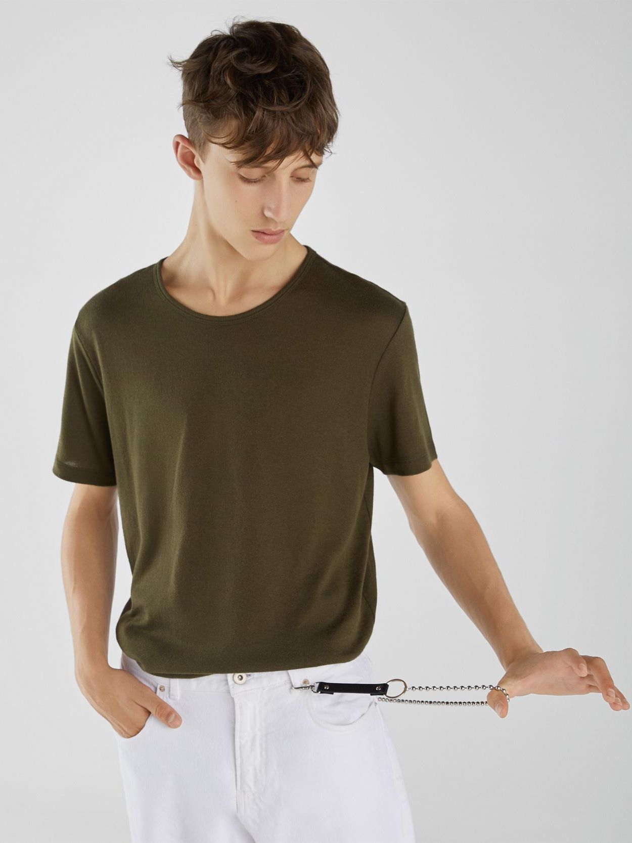 

Футболка Bershka 7977/296/505-ACXO L Темно-зеленая