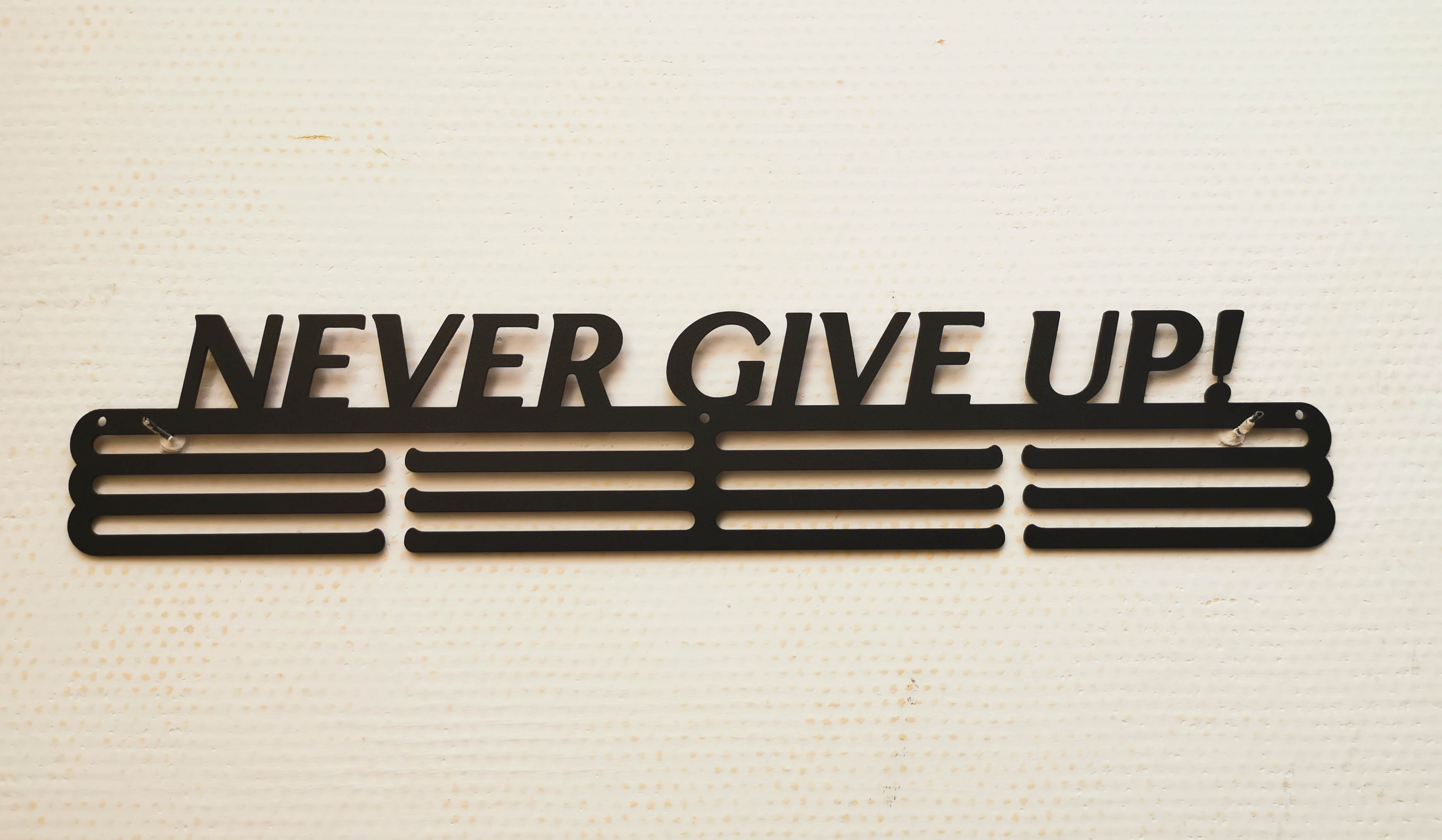 

Медальница "E-Trophy" Never give up Стальная (черный)