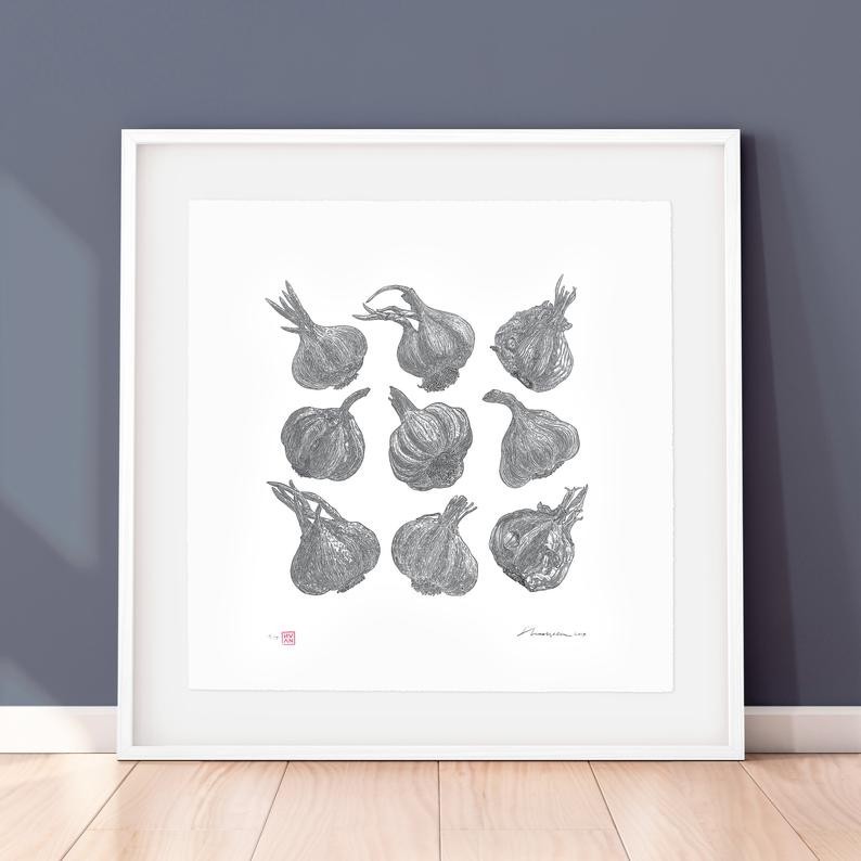 

Авторский постер - шелкография "ЧЕСНОК" в деревянной белой раме 675х675мм Frames Posters Decor