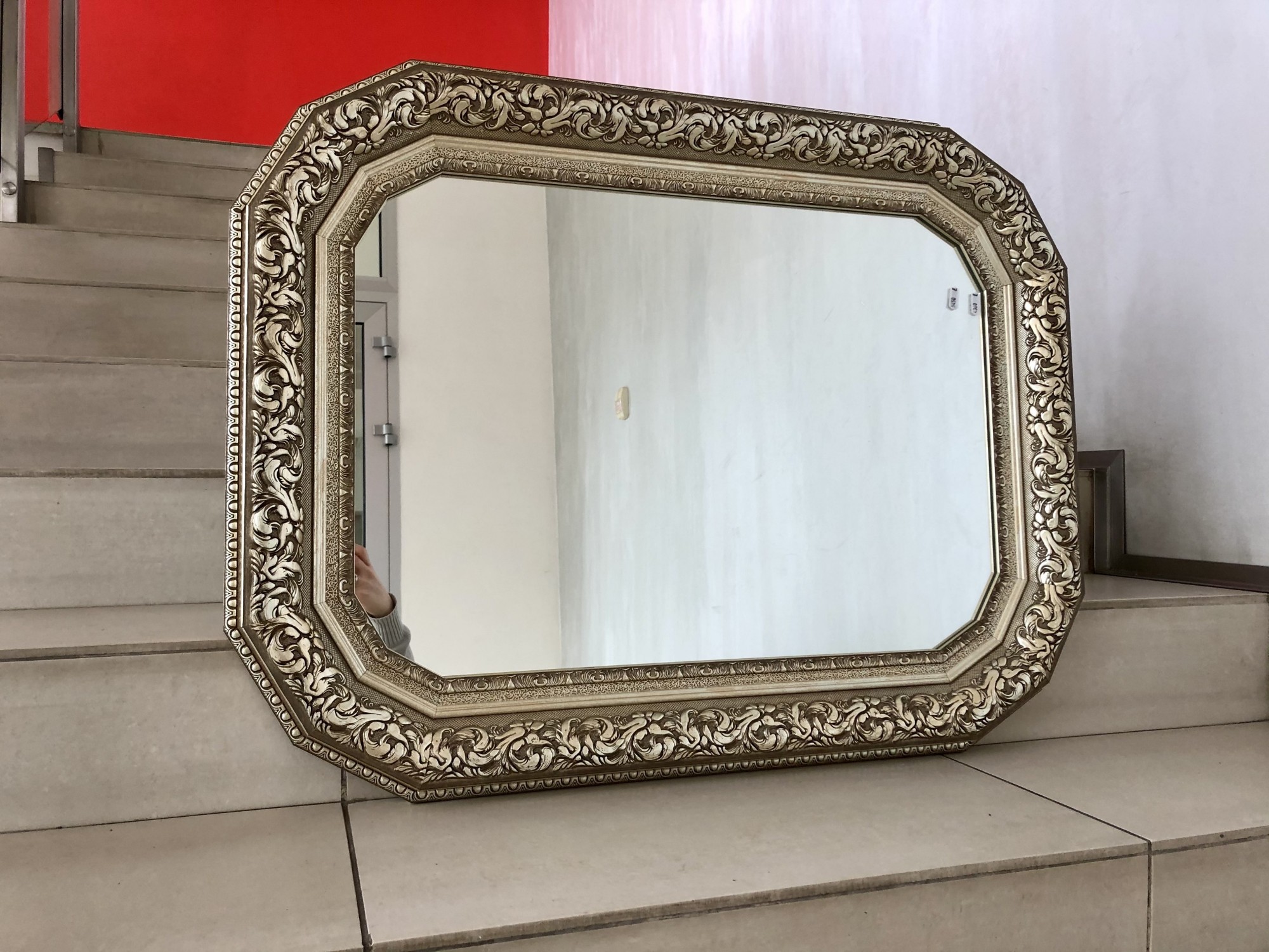 

Зеркало 880х680мм в 12-ти гранной пластиковой раме Frames Posters Decor