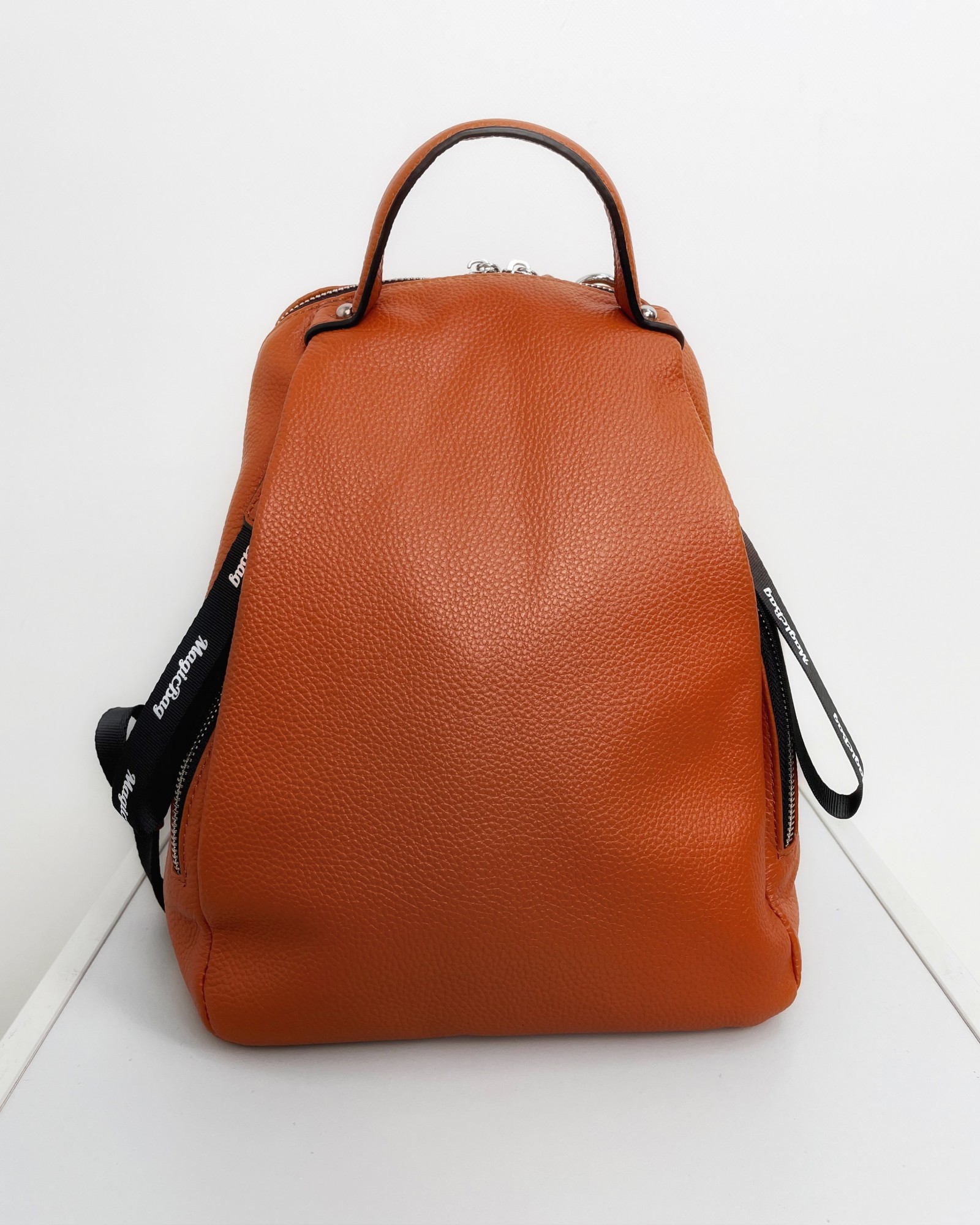 

Женский кожаный рюкзак 33 26 13 см Magicbag Рыжий