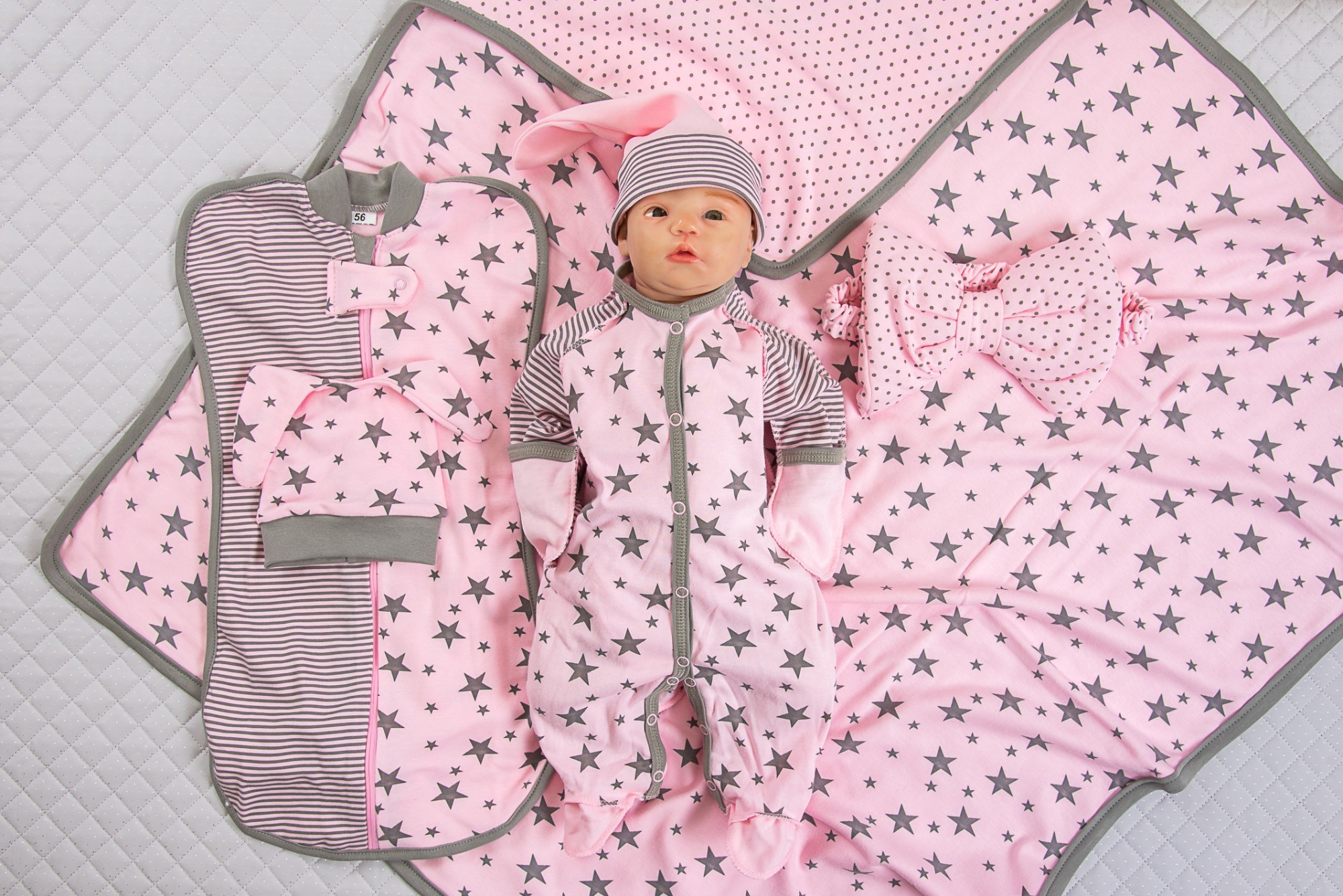 

Летний комплект на выписку для новорожденной девочки Звездный из 6 предметов , розовый