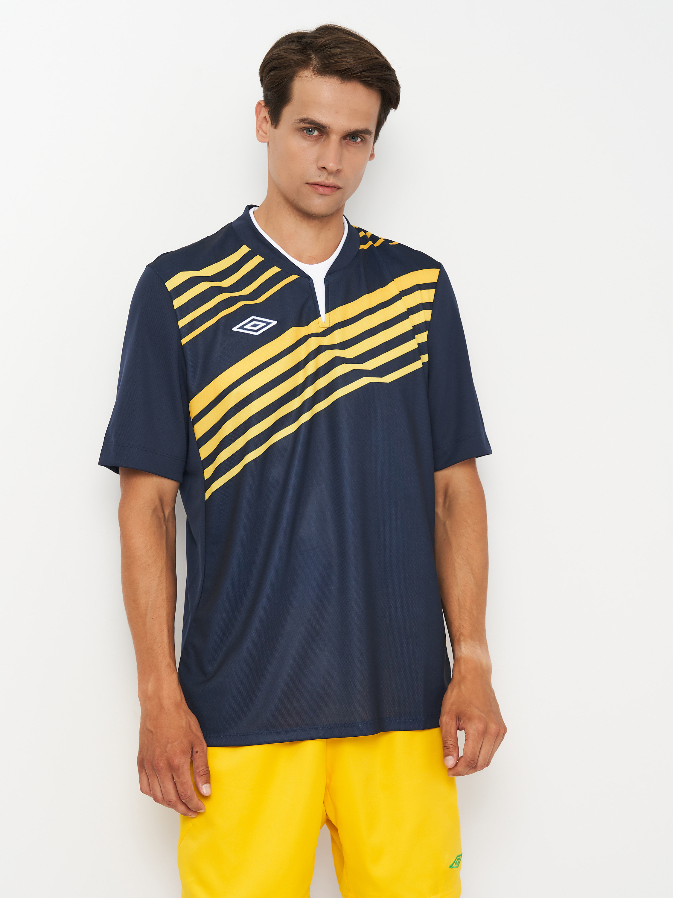 

Футболка Umbro Graphic Jersey S/S 62107U7M0  Темно-синяя, Футболка Umbro Graphic Jersey S/S 62107U7M0 XL Темно-синяя