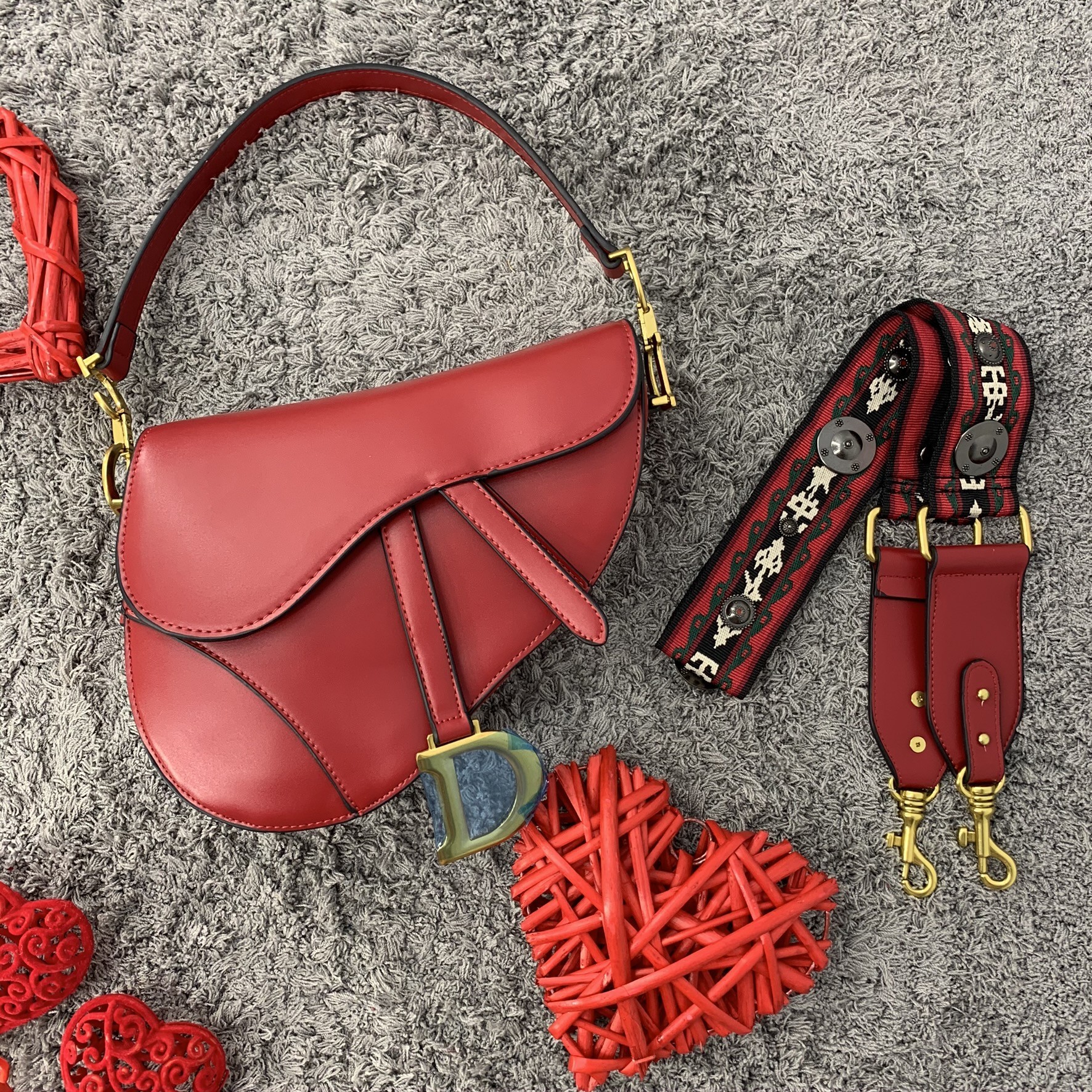 

Сумка женская седельная красная из кожзама Saddle bag