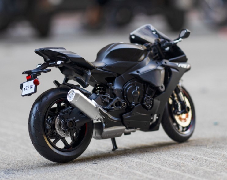 

Моделирование мотоцикла 1:12 Yamaha YZF-R1 черного цвета